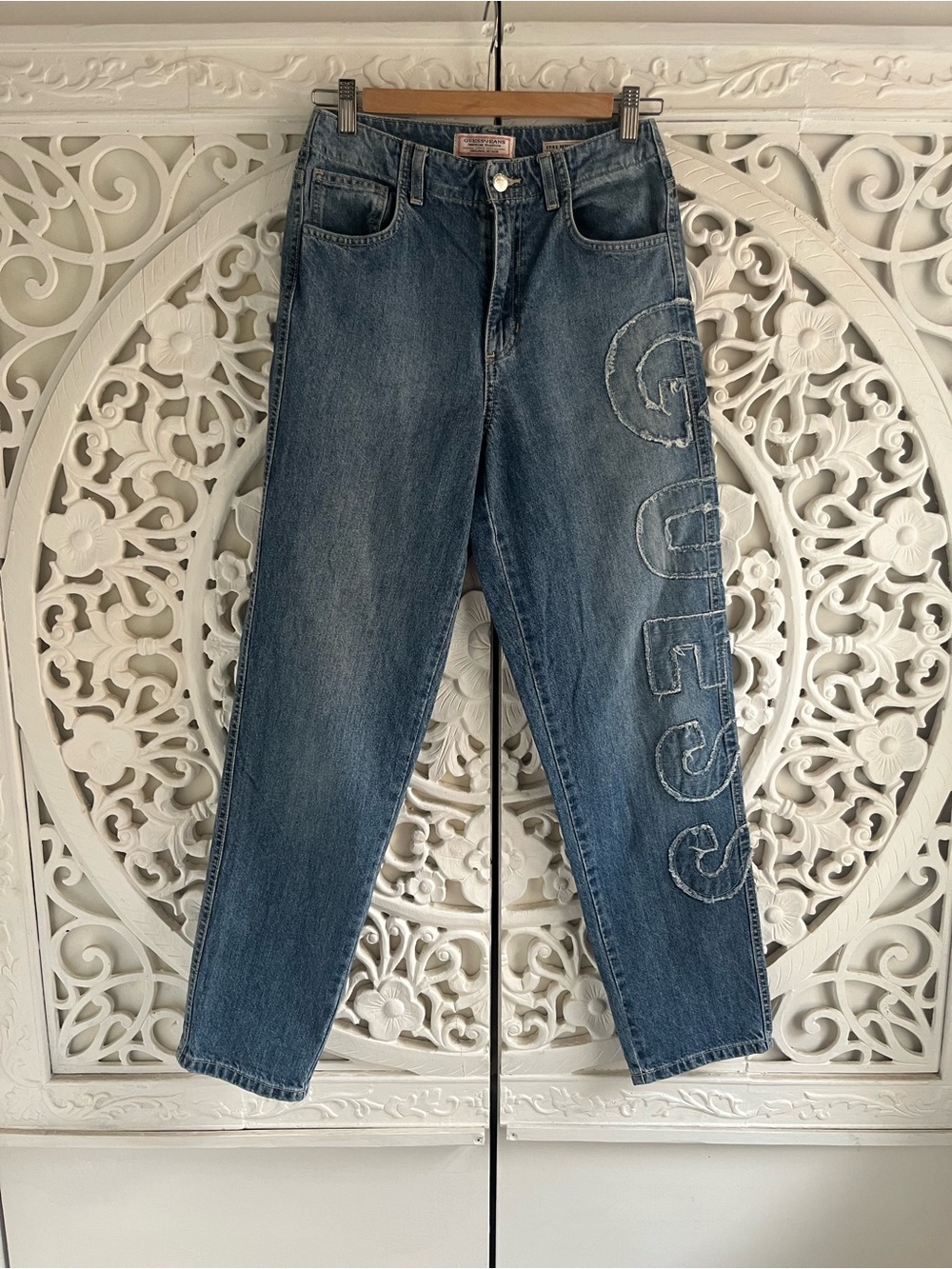 GUESS 1981 High Waisted Mom Jeans Size 26 Logo Side Denim Vintage Inspired
